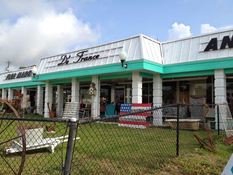 Parking near DeFrance Indoor Flea Market Antiques & Collectables