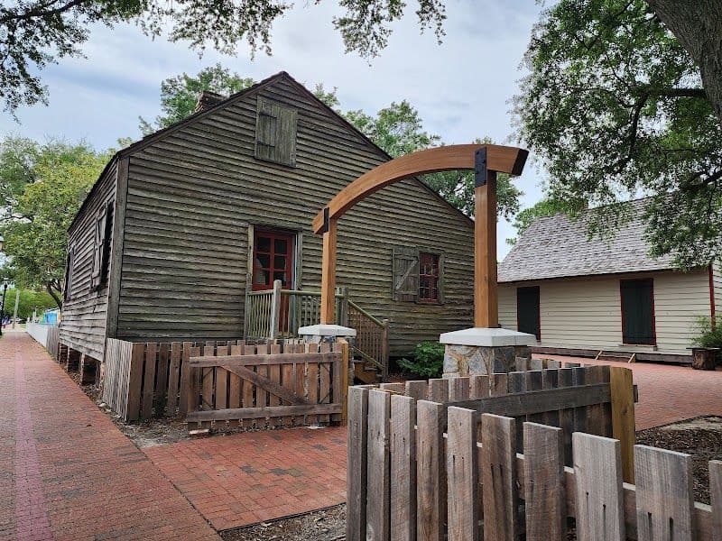 Parking near Historic Pensacola Village
